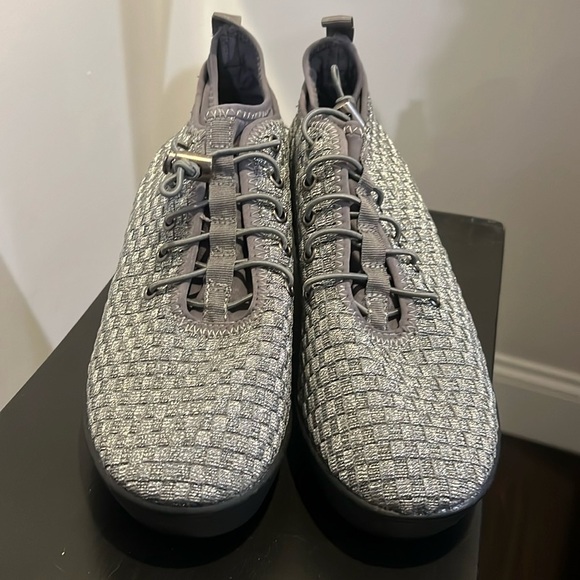 Steven Steve Madden Base Silver Metallic Adjustable Toggle Wedge SneakerSize 10 - Picture 1 of 7